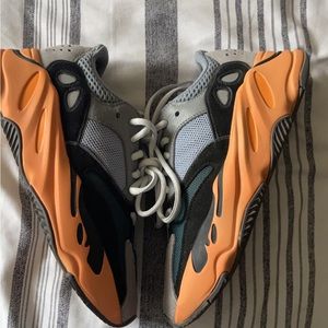 Yeezy 700 wash orange size 5.5 Men